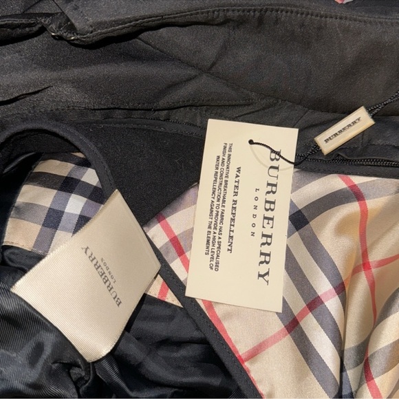 BURBERRY TRENCH COAT - Picture 8 of 16